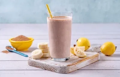 Licuado de Chocolate, Guayaba y Plátano