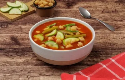 Sopa de Calabacitas y Garbanzo