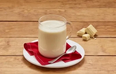 Atole de chocolate blanco con limón