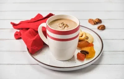 ATOLE de DULCE de LECHE y FRUTOS SECOS preparado con Alimento en Polvo CARNATION® CLAVEL®