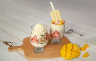 Copa de fruta con dulce de mango