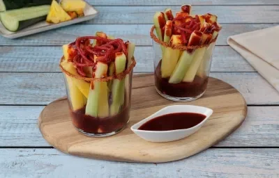 Vasitos de Pepino y Piña con Chamoy