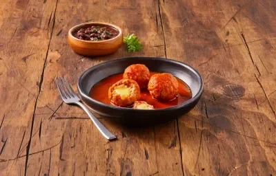 Albóndigas con tocino y queso