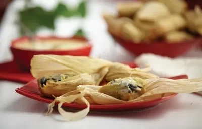 Tamales de huitlacoche y queso Oaxaca