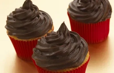 Cupcakes con betún de chocolate