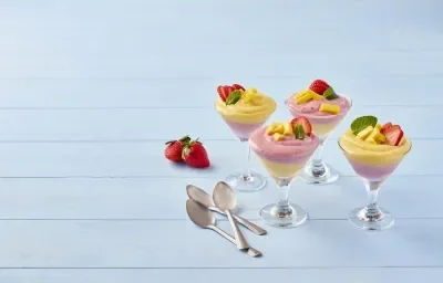 Postre de mango fresa