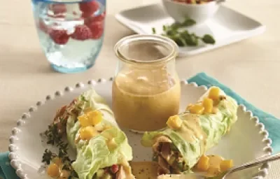 Tacos de lechuga con aderezo de mango