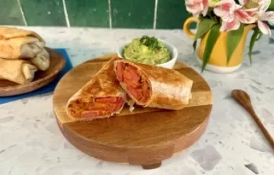 Chimichangas de Salchichas Enchipotladas