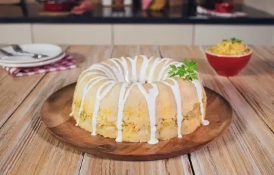 ROSCA de TAMAL VERDE preparada con Leche Evaporada CARNATION® CLAVEL®