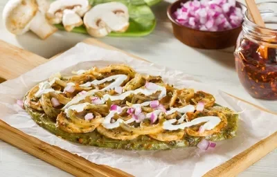 Huarache de nopal con champiñones