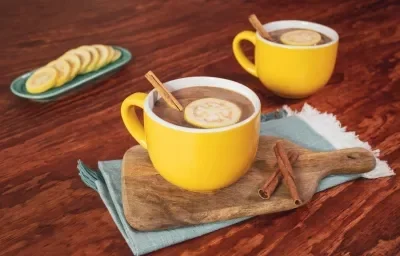 Atole de chocolate con guayaba