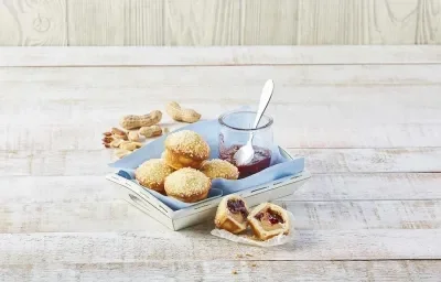 Galletas rellenas de cacahuate y fresa