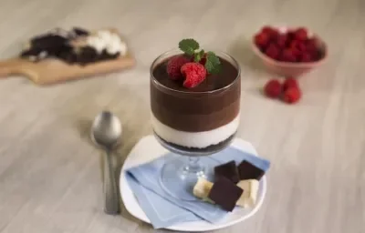 Mousse de tres chocolates