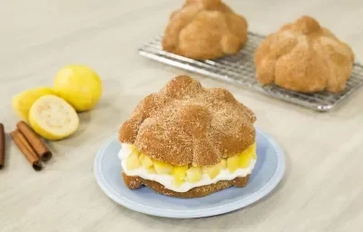 pan de muerto relleno de guayaba