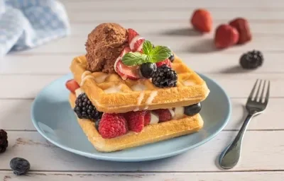 Sándwich de Waffle con Frutos Rojos