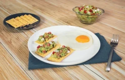 TAPAS de AGUACATE con PICO de GALLO preparado con JUGO MAGGI®