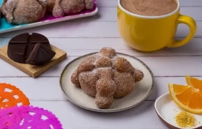 Pan de Muerto de Chocolate con Naranja