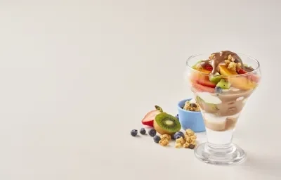 Copa de frutas y granola