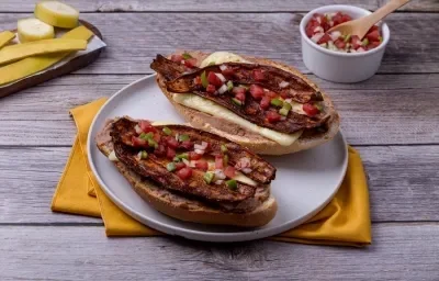 Molletes con Tocino Vegano