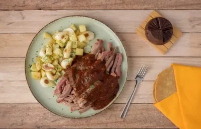 Lengua de Res en Adobo