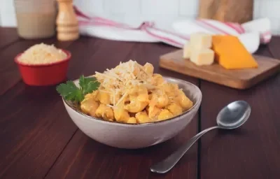 MAC AND CHEESE preparado con Leche Evaporada CARNATION® CLAVEL®