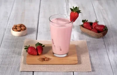 Agua de limón, guayaba y fresa