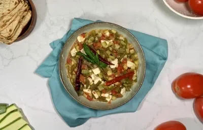 Calabacitas con Nopales y Queso Panela