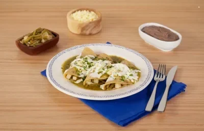 Enchiladas verdes con papas y nopales