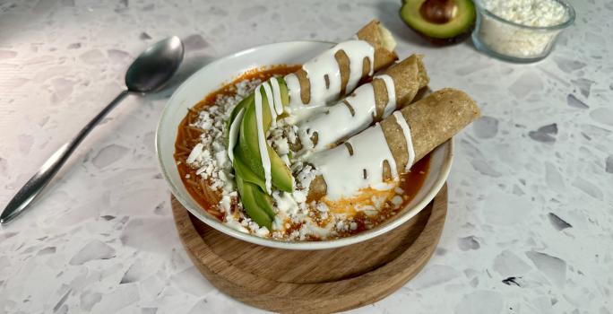 Sopa de Fideo con Flautas