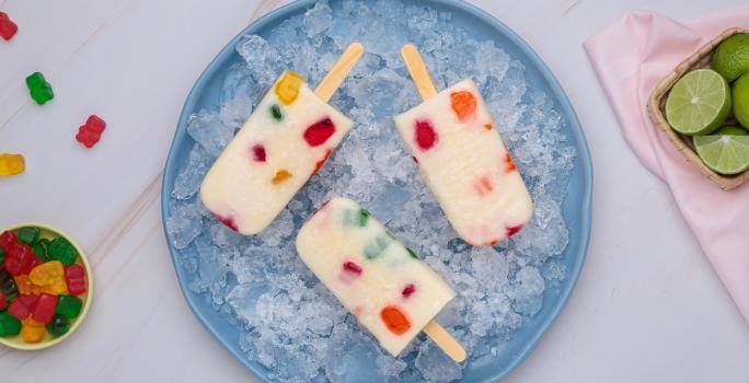 Paletas Cremosas con Gomitas