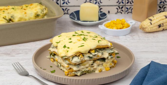 Pastel Azteca de Rajas con Crema y Queso