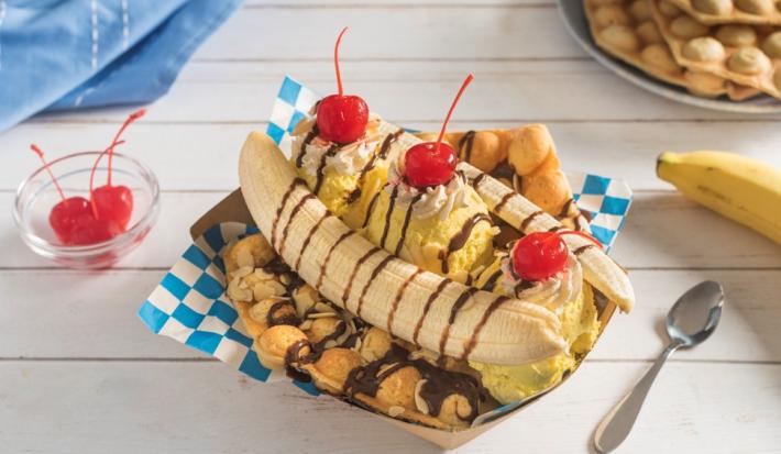 Bubble waffle banana split