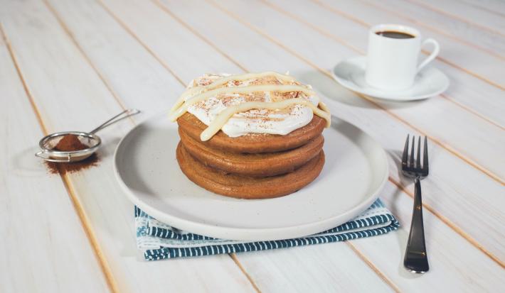 HOT CAKES CAPUCHINO preparados con Leche Condensada LA LECHERA® Sirve Fácil