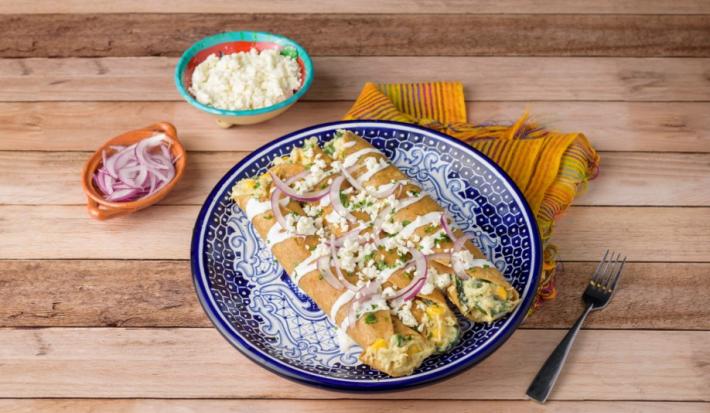 Flautas de Rajas con Crema