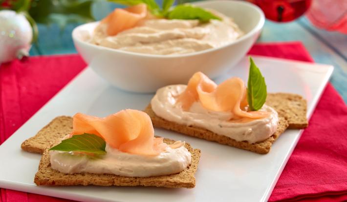 Dip cremoso de salmón y hierbas finas