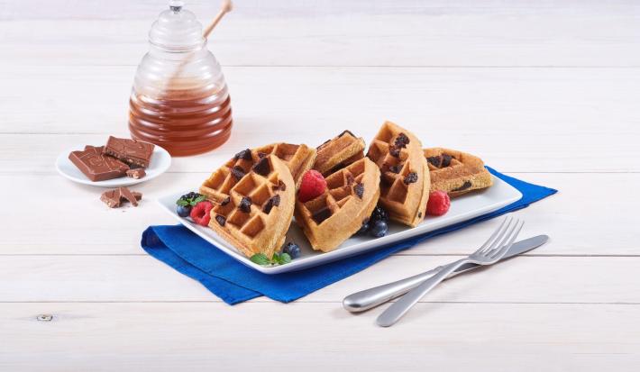 WAFFLES CRUNCH preparados con Leche Evaporada CARNATION® CLAVEL®