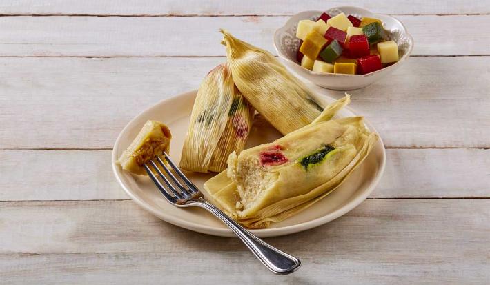 Tamales de ate con queso