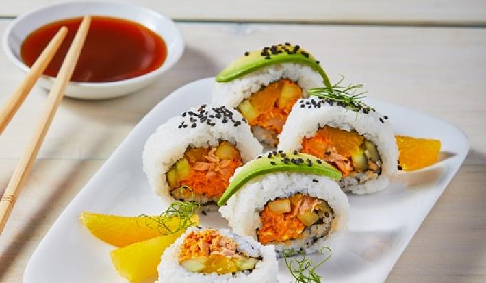 Sushi de atún con chipotle