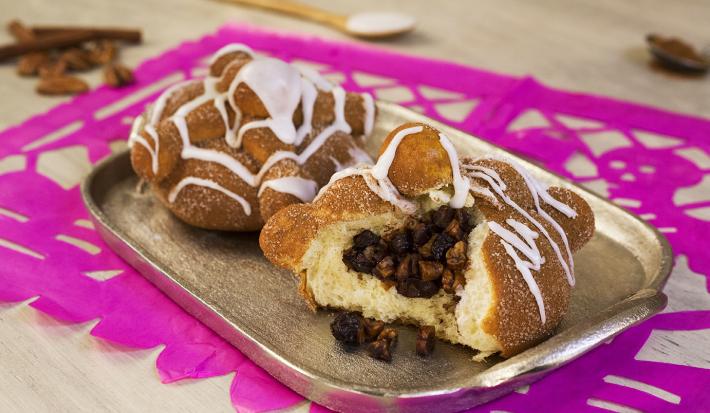 Pan de muerto rol de canela