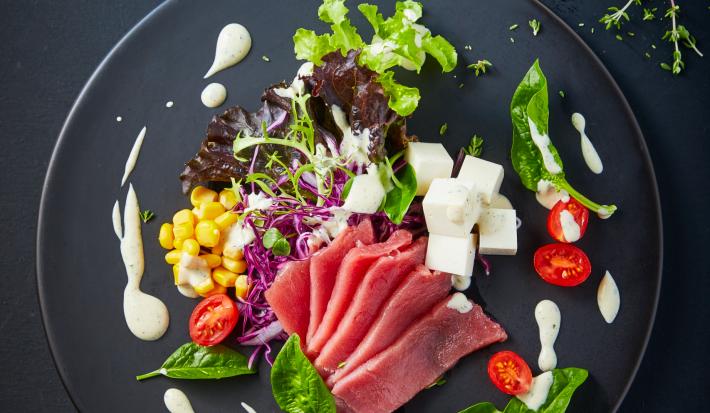 Ensalada con aderezo de tomillo y perejil