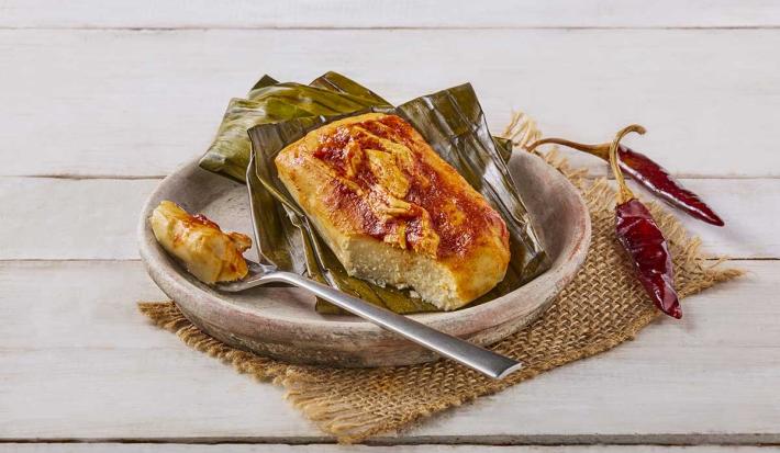 Tamales rojos con pollo