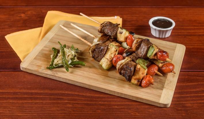 Brochetas de Res en Salsa de Tamarindo