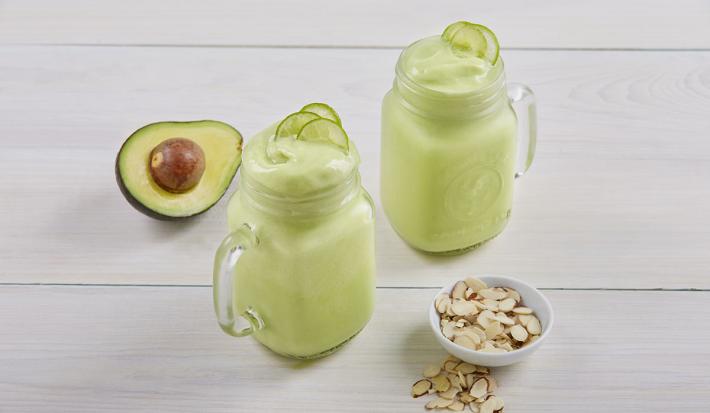 Smoothie de aguacate y cítricos