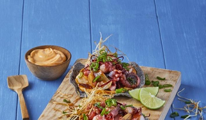 Tostadas de pulpo al ajillo