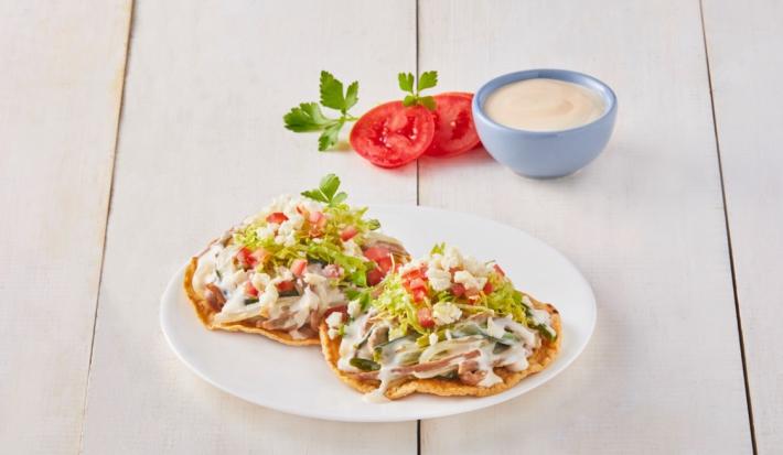 Tostadas de carne con rajas