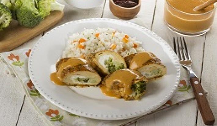 rollo de pollo con salsa cremosa de chabacano