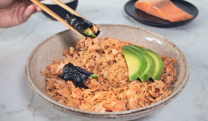 SALMON RICE preparado con Salsa de soya MAGGI®