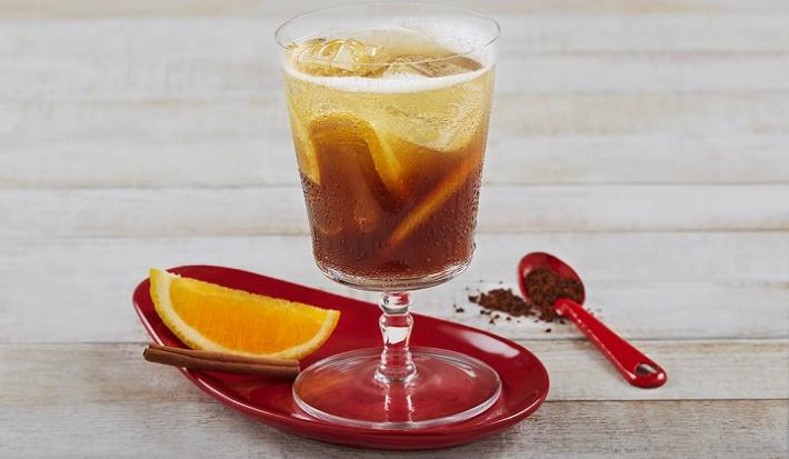 Soda de café, naranja y canela