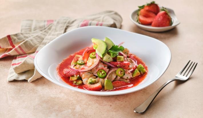 AGUACHILE de FRESA con CAMARÓN preparado con