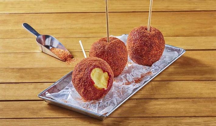 Manzanas cubiertas con chamoy